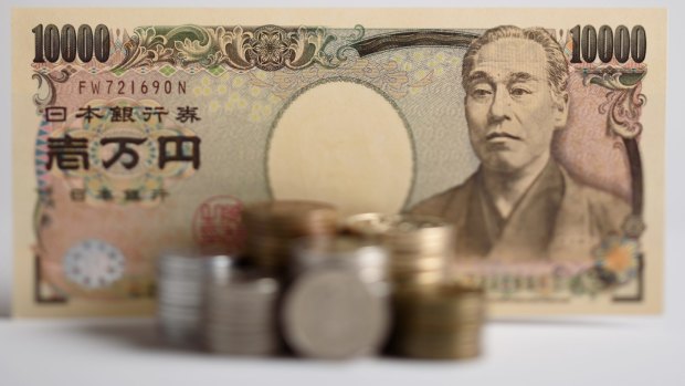 The yen headed for its first weekly decline since January.