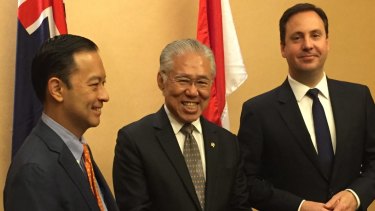 Former trade minister Steve Ciobo (right) meets with former former Indonesian trade minister Thomas Lembong (left) and current Indonesian Trade Minister Enggartiasto Lukita.