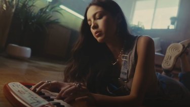 How Olivia Rodrigo Became Taylor Swift S Baby Overnight With Driver S Licence Just got my driving licence back from the dvla but not had my 3 penalty points removed. how olivia rodrigo became taylor swift