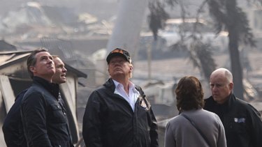 Jerry Brown, right, visiting wildfire-damaged regions in California with US President Donald Trump in 2018. 