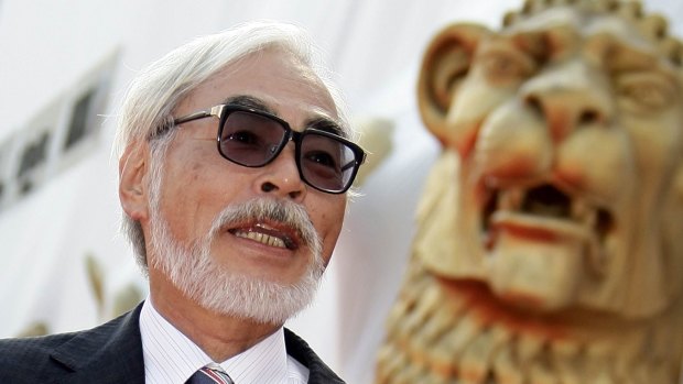 Japanese director Hayao Miyazaki has criticised Japanese Prime Minister Shinzo Abe's plan to widen the role of the country's military. 