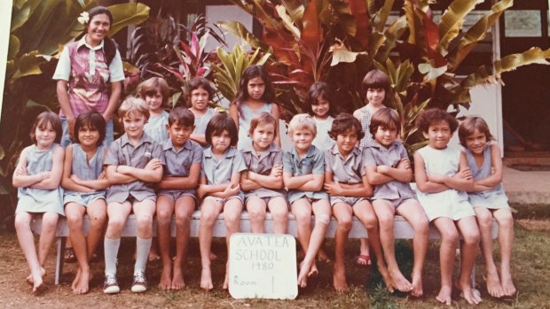 The author (front row centre, above the sign) with classmates at Raro.