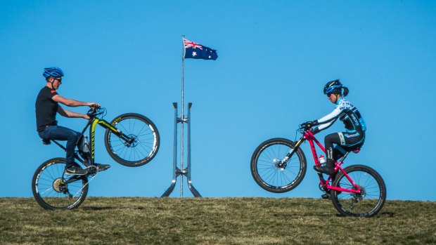 Canberra mountain bike riders Mark Tupalski (left) and Eliza Kwan.