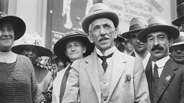 Prime Minister Billy Hughes standing with a crowd on his return from the Paris Peace Conference, Sydney, 1919. 