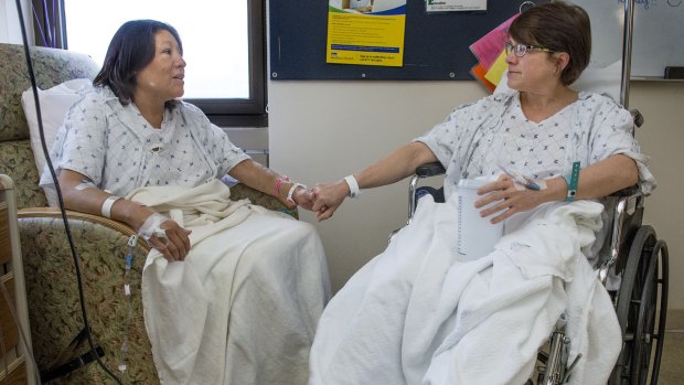 Cynthia Decker (left) with kidney donor Toni Badinger after the transplant operation.