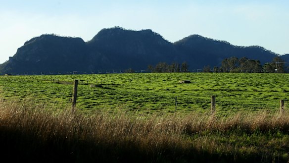 Scenery along Buckets Way, near Gloucester.