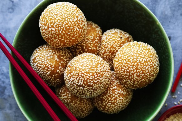 These sweet, sticky sesame rice balls often roll around on yum cha trolleys.