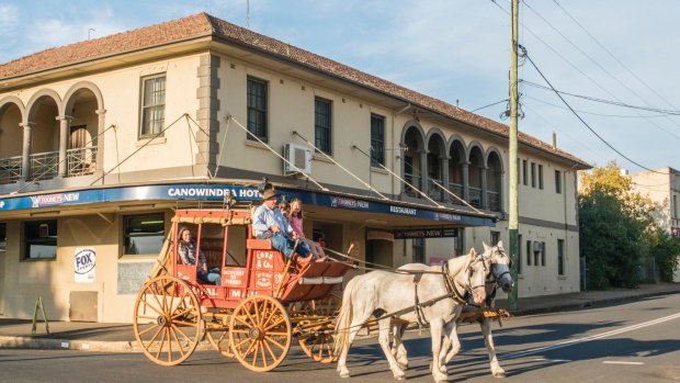 A stage coach ride through Canowindra streets. 