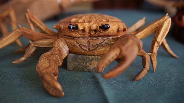 A crab carved by John Dublewicz.