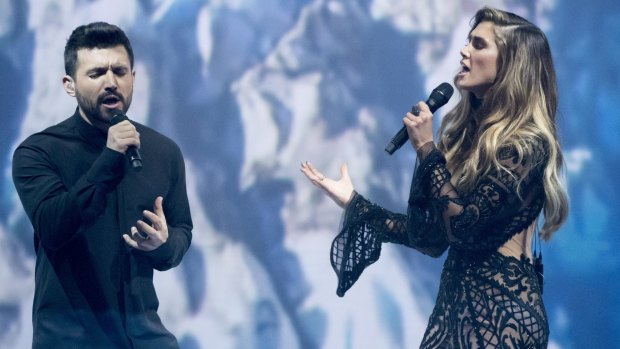 Alfi Alcura performs a duet with Delta Goodrem in the finale of The Voice Australia 2016.