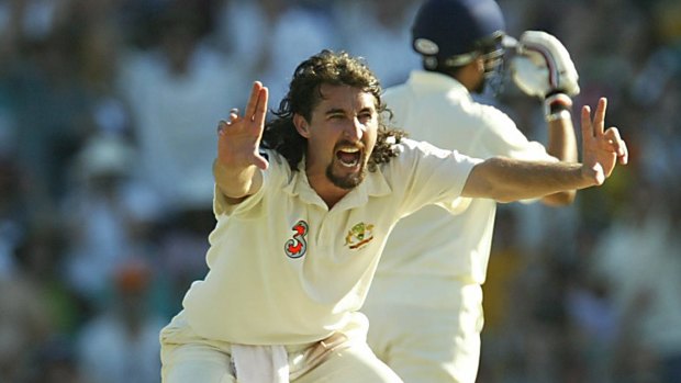 Gillespie appeals for LBW against Tendulkar in 2004 - to no avail.