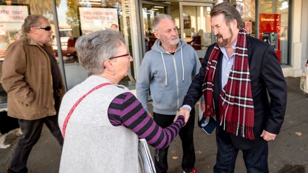 Hinch in Castlemaine, persuading the locals that he needs their votes. 