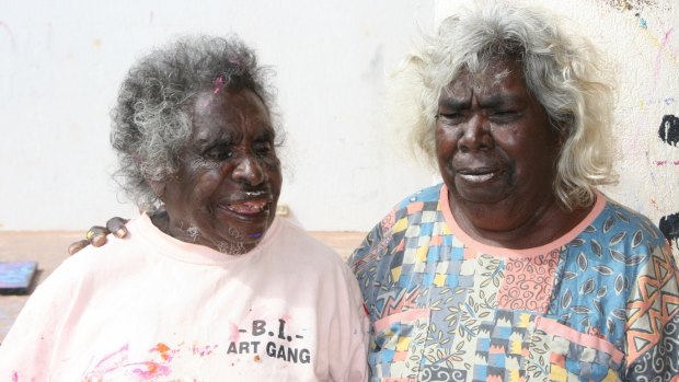 Sally Gabori (left) with fellow artist (Kuruwarriyingathi Bijarrb) Paula Paul.