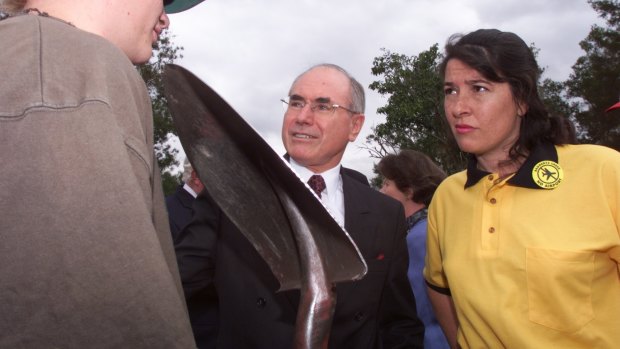 Jackie Kelly, right, with then prime minister John Howard on the campaign trail of the 1998 election.