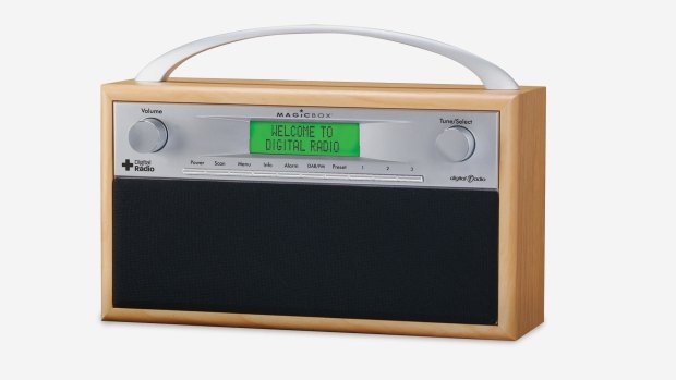 Magicbox Clean DAB+ FM clock radio: it's portable.