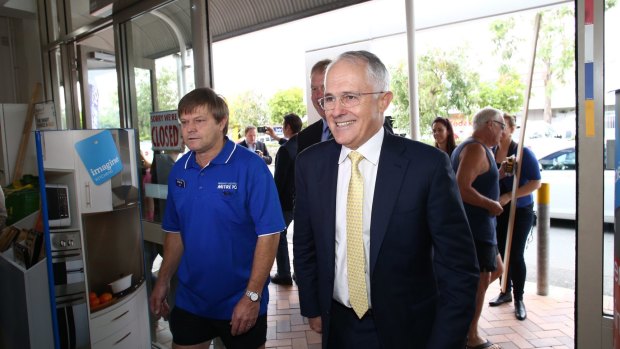 Mr Turnbull visits a Mitre 10.