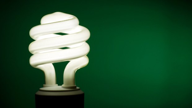 Door-to-door offers of energy saving light bulbs and other devices are back on the agenda under a refreshed Victorian energy efficiency target, but state solar feed-in-tariffs are to be slashed.