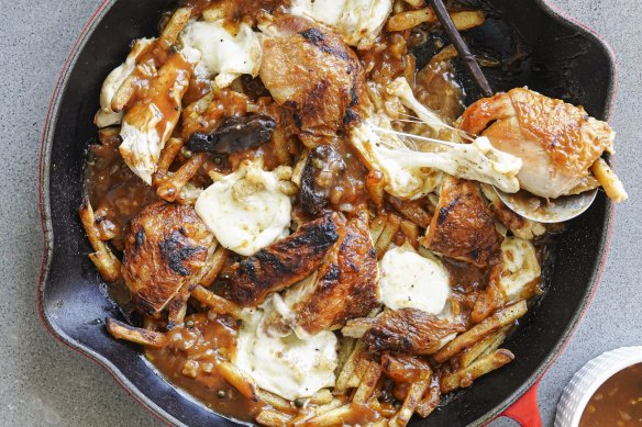 Poutine with chicken, chips and gravy.