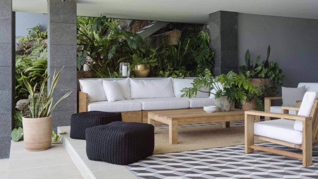 This space is open to a verdant south-facing garden planted with shade-loving greenery.
