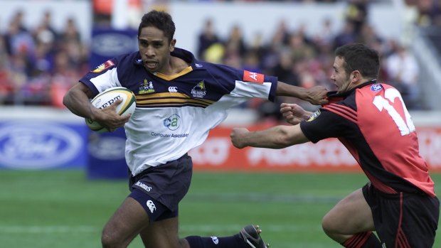 Andrew Walker playing against the Crusaders in 2002.