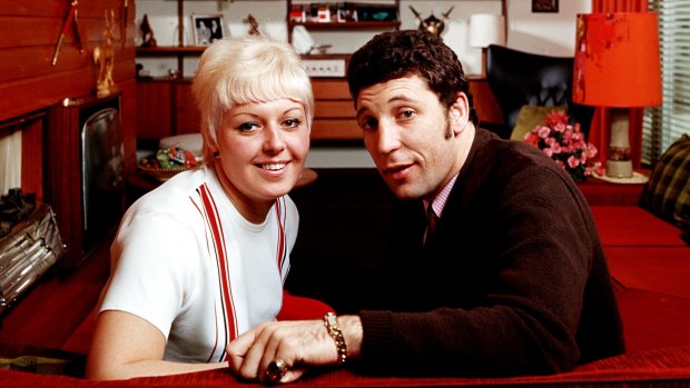 Tom Jones at home with his wife Linda in 1967. 