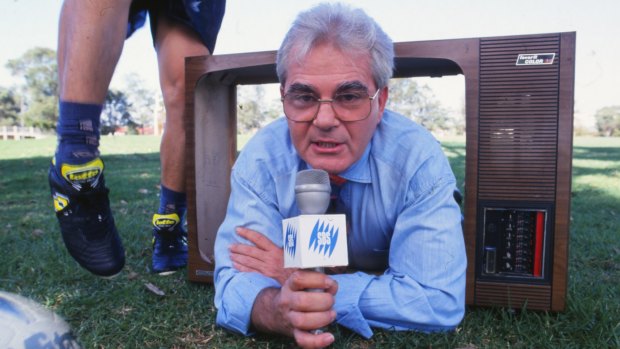 Broadcaster Les Murray has died at the age of 71.