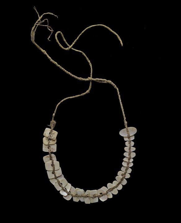 Headband from the Yidinji people in Cairns, collected by William Charles Handley before 1895.