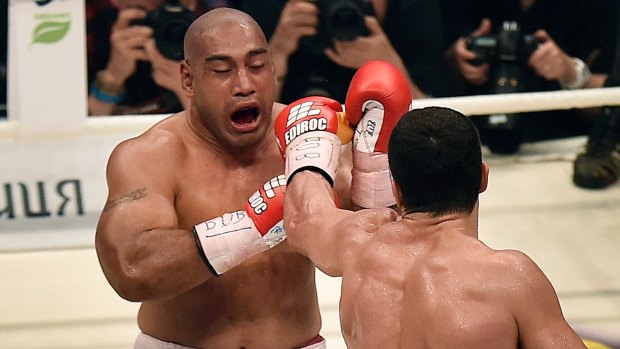 Eye issue: Alex Leapai during his fight with Wladimir Klitschko.