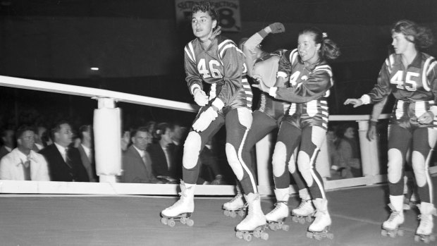 Dolores Doss leads the pack at opening night of the roller derby at the Sydney Stadium on 26 August 1955