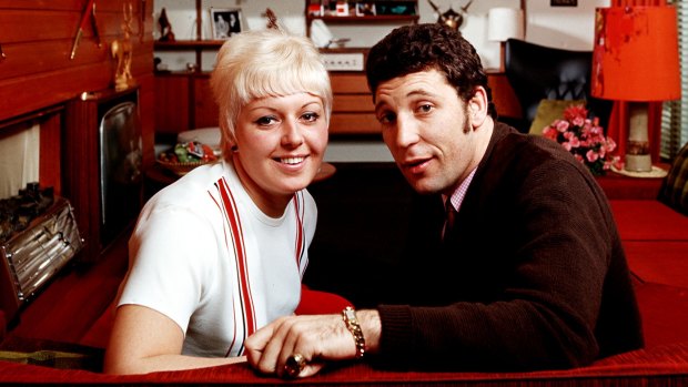 Tom Jones at home with his wife Linda in 1967. 