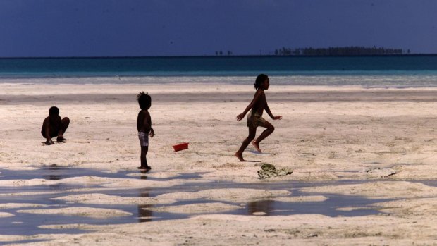 The president of Kiribati, Anote Tong, issued an ultimatum on the eve of the summit of 16 Pacific Island leaders on Tuesday.