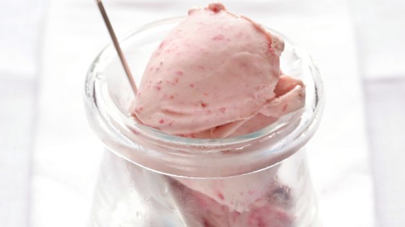 Plum ice-cream