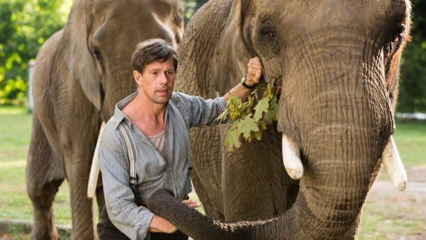 Johan Heldenbergh as the zookeeper, Jan Zabinski.