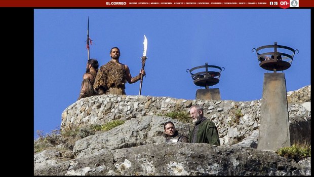 Kit Harrington, who plays Jon Snow, on set in Spain with two Dothraki warriors standing guard, in a leaked pic as it appears on El Correo's website.