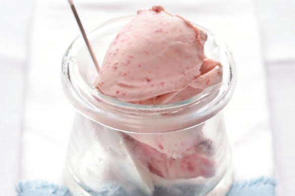 Plum ice-cream