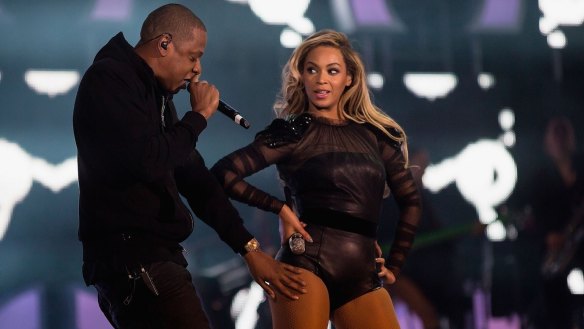 Beyonce and Jay-Z are urging their fans to go vegan - and put themselves in the running for free concert tickets for life.