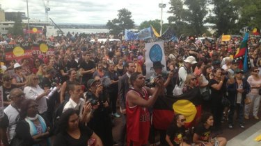 Hundreds turn out in support of keeping Aboriginal communities open in WA in March 2015. 