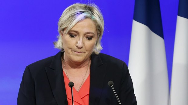 A downcast Marine Le Pen after her defeat. Between extreme right and extreme left, half of French voters want to smash "the system".