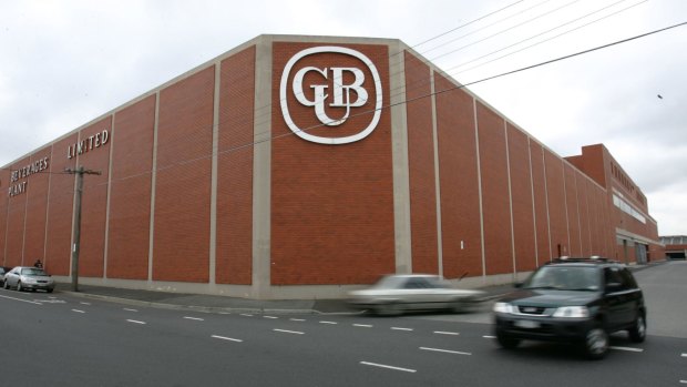 The feud between management and workers over temporary labour-hire workers at CUB's Abbotsford brewery is becoming increasingly hostile.