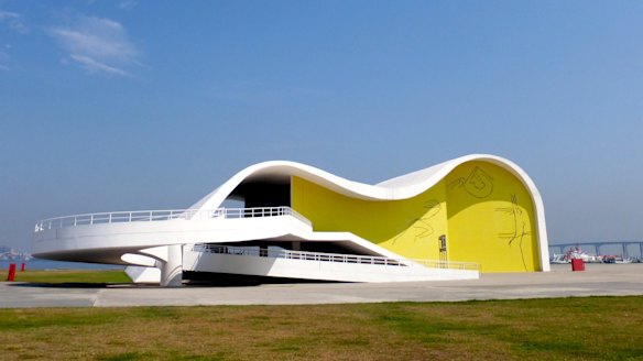 Teatro Popular by Oscar Niemeyer.