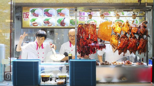 在新加坡食品摊位。