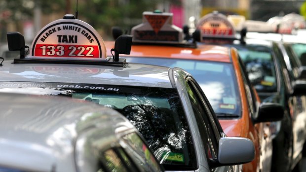 North Queensland taxis are pitching in to help residents and emergency services as Cyclone Debbie approaches the coast.