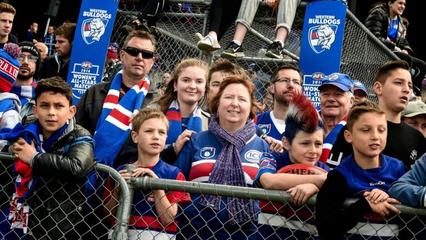 Michelle Barty and daughter Tia  (centre) watch the Western Bulldogs' final training at Whitten Oval.