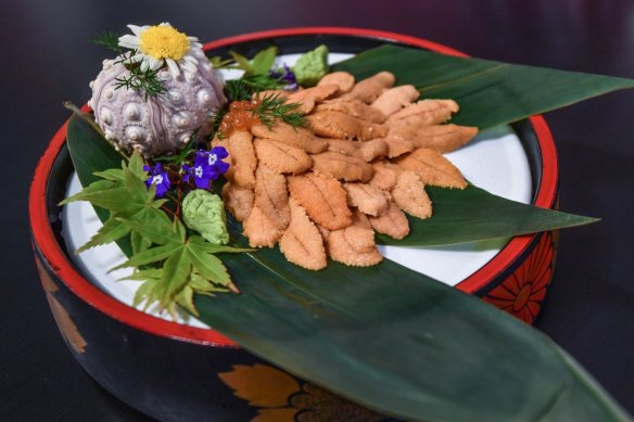 if you really love eating urchins, order a bowl of lobes, straight up.