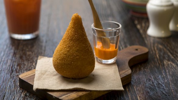 Coxinha stuffed with cream cheese and chicken.