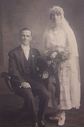 Victor Offe and his wife Minnie Olive Marks on their wedding day in May 1920.
