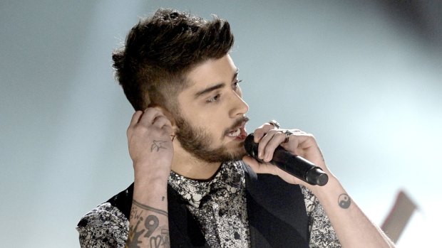 One Direction's Zayn Malik allegedly broke up with his fiancee via text.