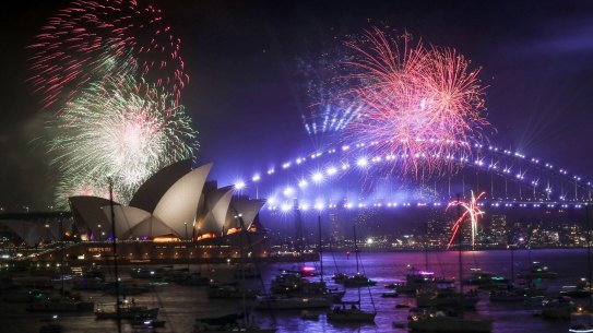 The 9pm New Year's Eve fireworks light up Sydney Harbour.