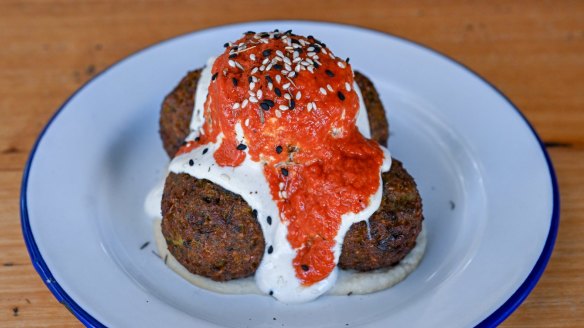 Falafel bravas (falafels with hummus, tahini yoghurt and harissa).