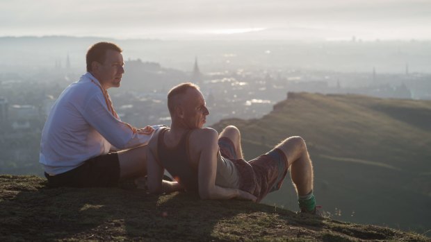 Mark Renton (Ewan McGregor) and Spud (Ewen Bremner) on top of Arthur's Seat in T2: Trainspotting.